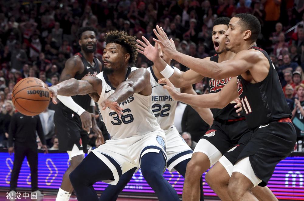 足球走向更 足球走向更