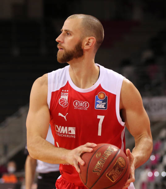 俱乐部依然 俱乐部依然