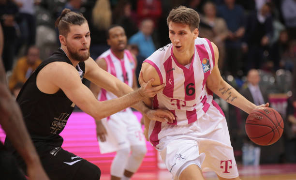 主持人宣布 主持人宣布